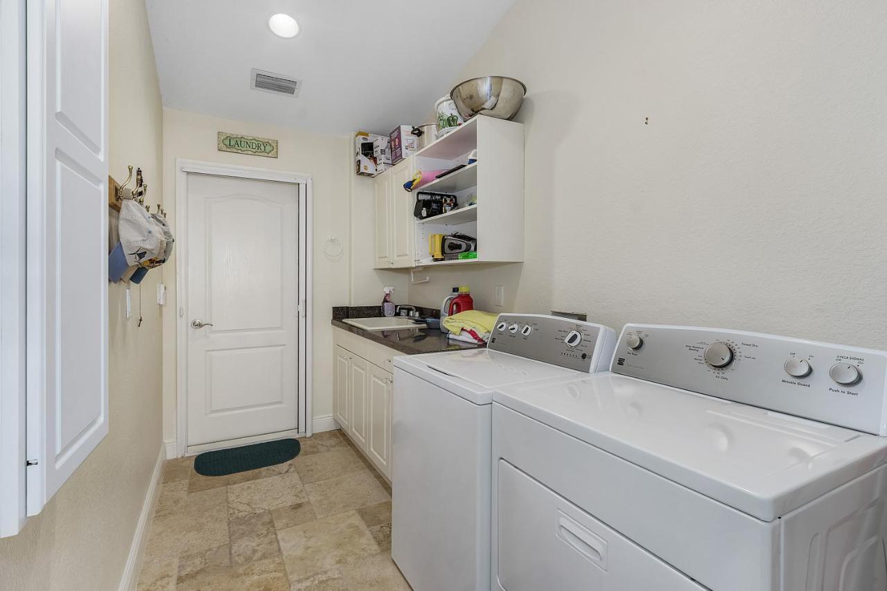 Luxury Home, Hot Tub, Heated Pool, Tiki Bar - Villa Spain Cape Coral Eksteriør bilde
